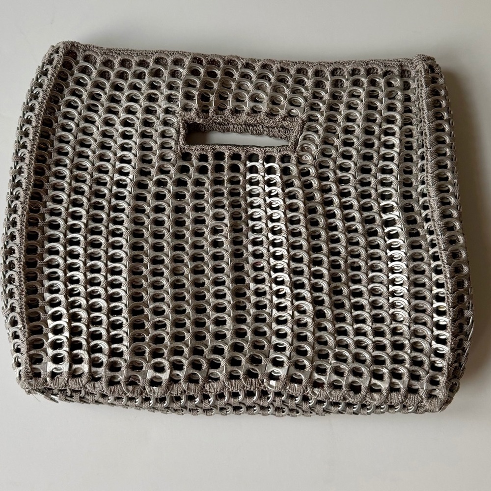 Escama handbag - Handwoven Silver Accented Crochet Clutch
